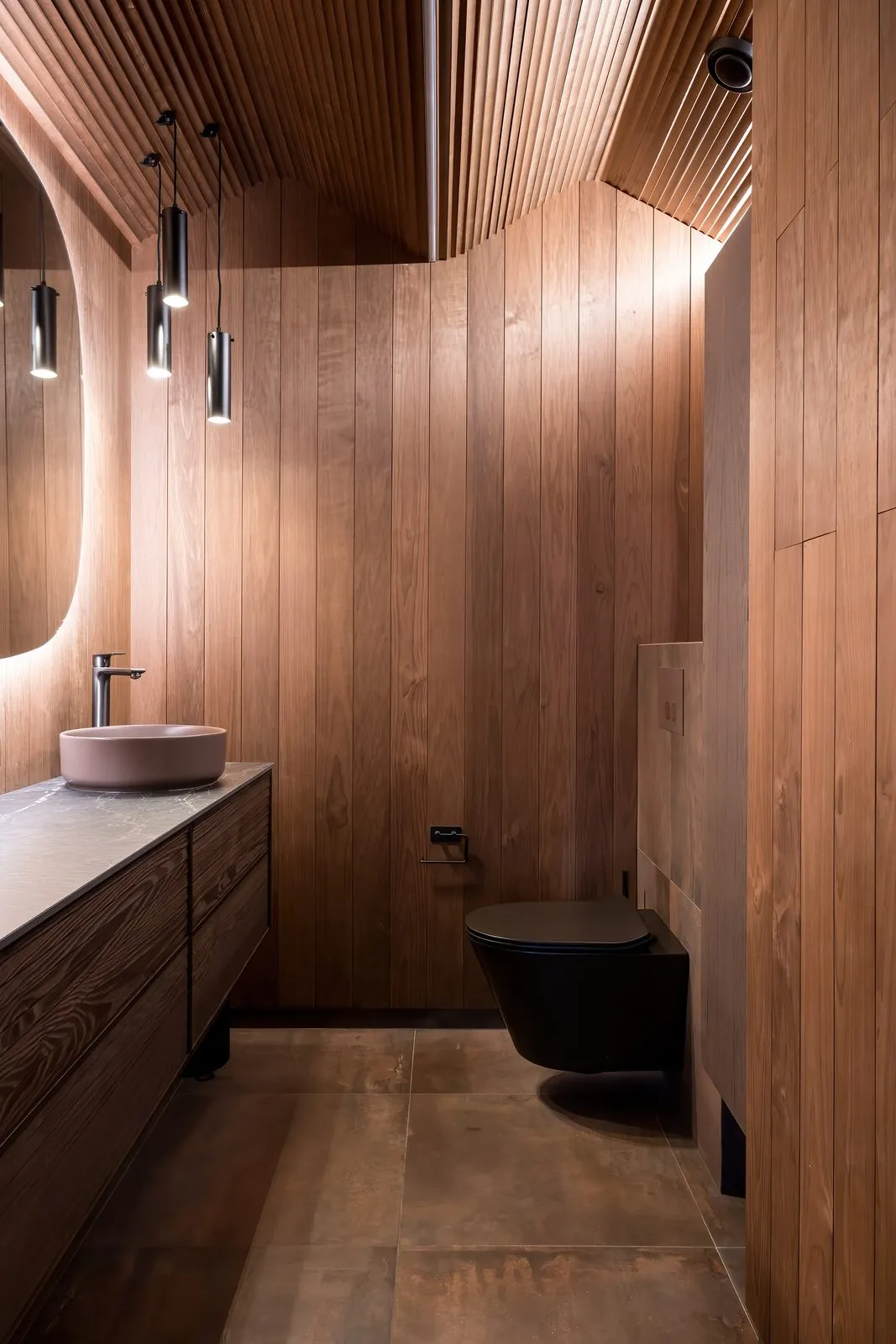 Puupaneloitu wc Svedbergsin kalusteilla